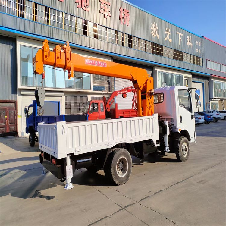 汨罗市三轮随车吊定制 农用改装机自备吊中瑞长期出售